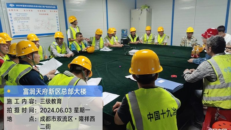 根据相关政策，考生在异地报考时，需满足以下条件：
